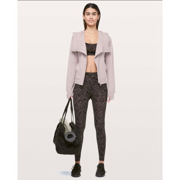 *SOLD* LULULEMON Coast Hoodie Smoky Blush Size 6 Sweater - Picture 2 of 12